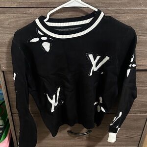 Black and White Patterned Women's Sweater size S